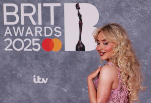 Sabrina Carpenter bei den Brit Awards 2025.
