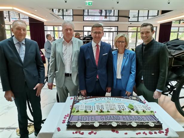 Neues Hotel in Bad Ischl: Grand Elisabeth öffnete mit Sis(s)i-Kitsch
