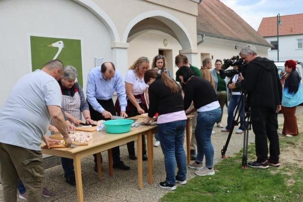 So lebt ungarische Kultur im Burgenland weiter: Schmalz, Tanz & Tradition