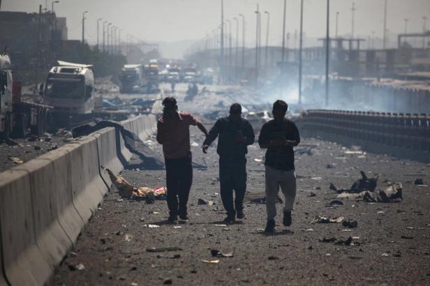 Explosion at the Shahid Rajaee port in Bandar Abbas Hafen-Explosion im Iran: Mindestens 46 Tote, mehr als 1.000 Verletzte