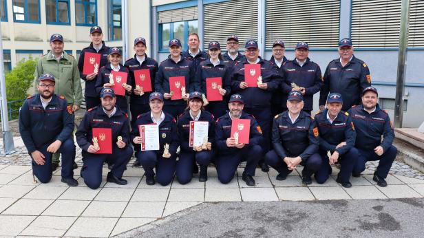 Feuerwehrgeschichte: Frauen erobern erstmals Podium bei Feuerwehrmatura