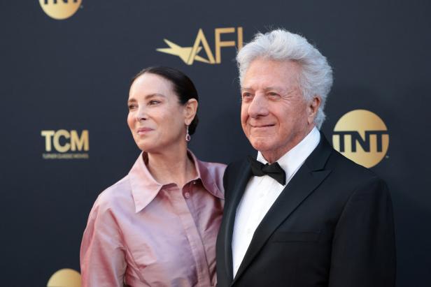 Lisa und Dustin Hoffman Dustin Hoffman 45 Jahre verheiratet: Seltener Auftritt mit Ehefrau Lisa