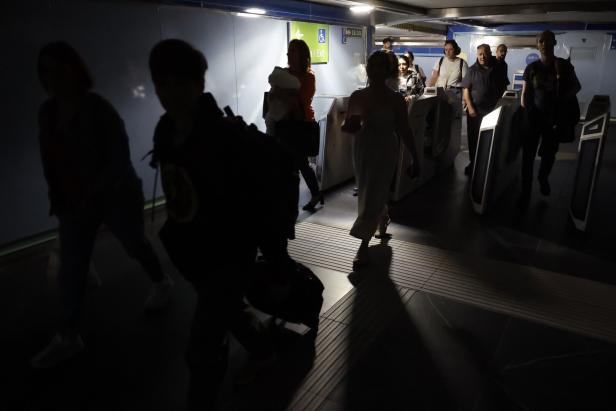 Spain and Portugal hit by massive blackout Blackout in Spanien und Portugal: Cyberangriff wird derzeit ausgeschlossen