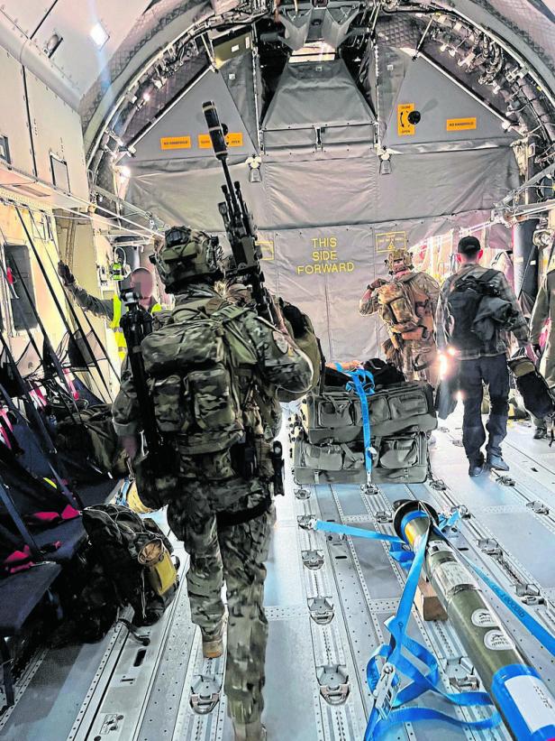 Karner und Faeser in Syrien: Auf einen Tee mit Rebellen
