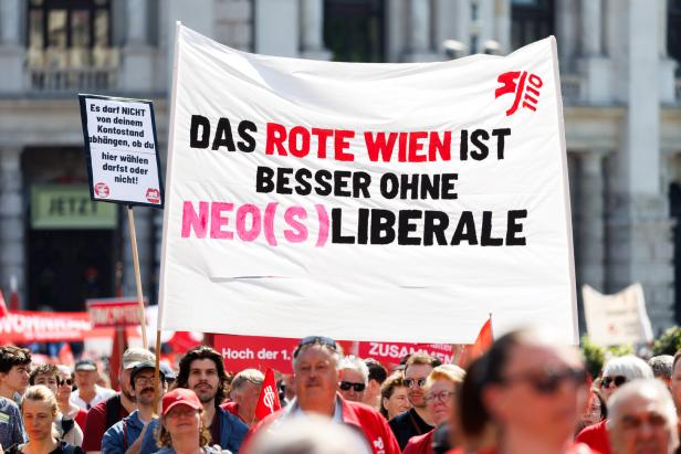 1. MAI-AUFMARSCH DER SPÖ: BANNER 1. MAI-AUFMARSCH DER SPÖ: BANNER
