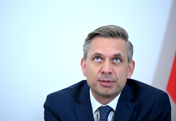 ARBEITSKLAUSUR DER BUNDESREGIERUNG: HATTMANNSDORFER