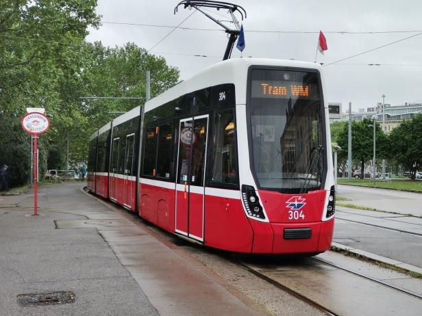 Tram WM Wiener Linien Tram WM Wiener Linien
