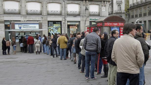 El Gordo: Spanier freuen sich über Lotto-Millionen