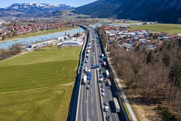 CORONA: TIROL - AUSREISETEST AN DER GRENZE KUFSTEIN/KIEFERSFELDEN