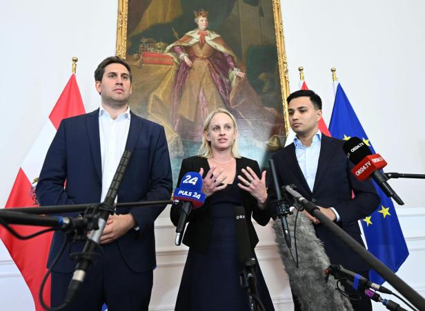 MINISTERRAT: DOORSTEP: PRÖLL / SCHMIDT / SHETTY
