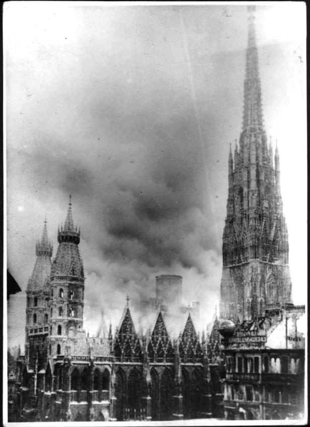 ++ ARCHIVBILD ++ WIEN: BRAND IM STEPHANSDOM ++ ARCHIVBILD ++ WIEN: BRAND IM STEPHANSDOM