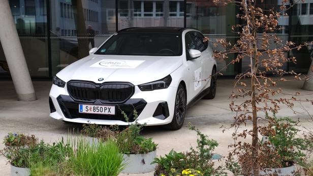Mit der Teilnahme an der "Tour d'Europe" will BMW beweisen, dass man mit nachhaltigem HVO-100 Kraftstoff durch ganz Europa fahren kann.