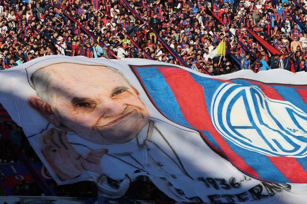 FBL-ARG-SAN LORENZO-ROSARIO-VATICAN-RELIGION-POPE-FANS