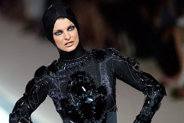FILES-US-FASHION-MEDICINE-HEALTH-EVANGELISTA Linda Evangelista auf dem Laufsteg (2003)