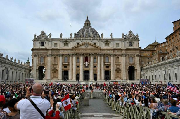 TOPSHOT-VATICAN-RELIGION-POPE-REGINA CAELI