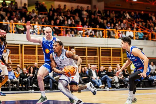 Basketball, win2day Basketball Superliga 2024/25, Grunddurchgang Runde 9, BBC Nord Dragonz, Oberwart Gunners, Rayshawn Mart (3)