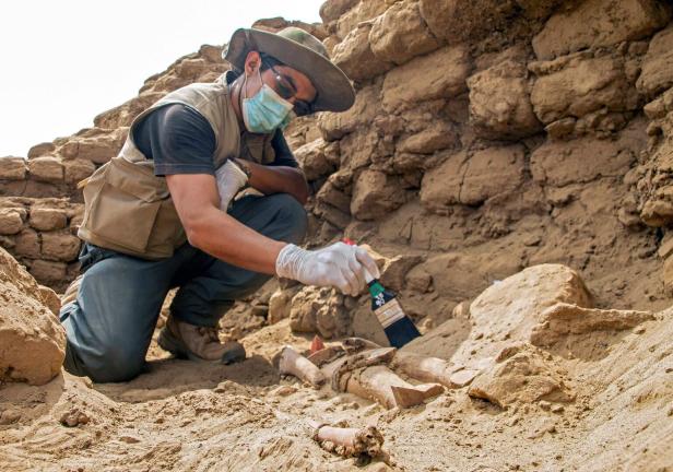 PERU-ARCHAEOLOGY-CHAN CHAN-SCULPTURE