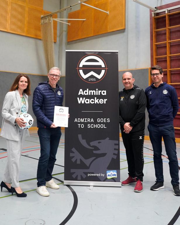 Das Admira Schulprojekt mit Peter Stöger wird vorgestellt.