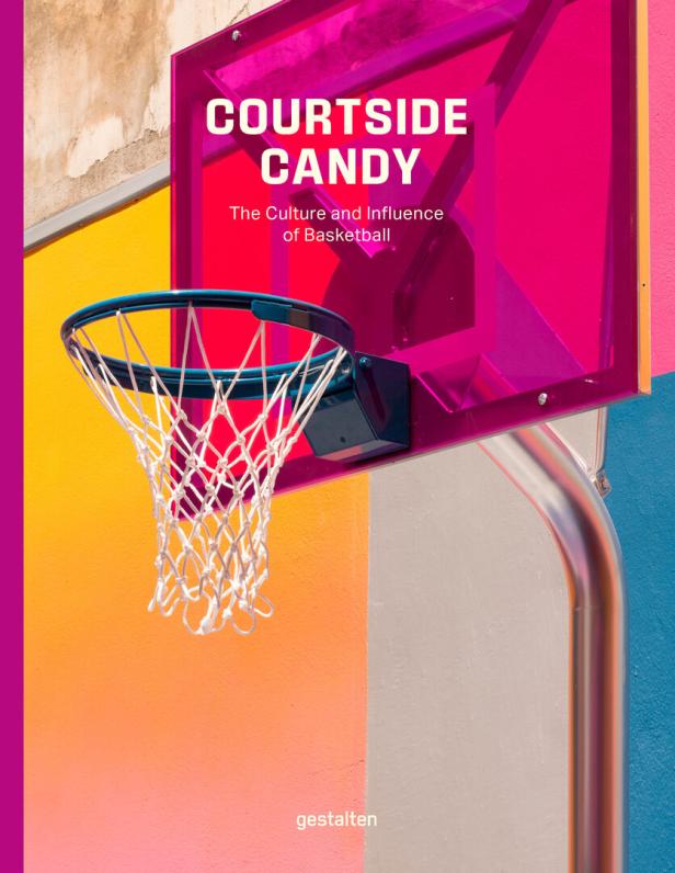 Ein Basketballkorb mit farbenfrohem Hintergrund und dem Titel „Courtside Candy“.