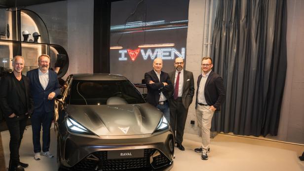 In der Cupra City Garage mit dem neuen Cupra Raval 46-215279775
