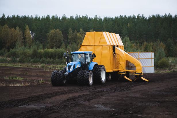 Torfabbau in Finnland: Das Trocknen und Abtragen von Moorböden setzt viel CO2 frei.