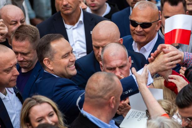 Polish presidential candidate Karol Nawrocki campaigns in Boleslawiec