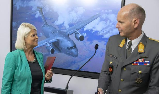 PK VERTEIDIGUNGSMINISTERIUM "AKTUELLE BESCHAFFUNGEN DER LANDESVERTEIDIGUNG UND NEUERUNGEN DES BUNDESHEERES": TANNER / VODOSEK PK VERTEIDIGUNGSMINISTERIUM "AKTUELLE BESCHAFFUNGEN DER LANDESVERTEIDIGUNG UND NEUERUNGEN DES BUNDESHEERES": TANNER / VODOSEK