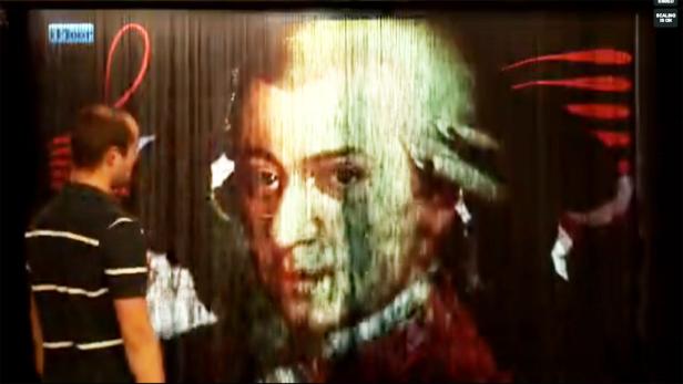 Schwebende Touchscreens im Nebel