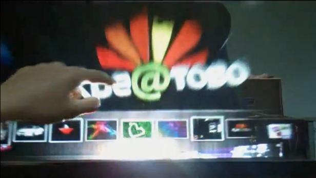 Schwebende Touchscreens im Nebel