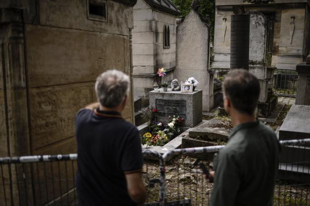 Jim Morrison's grave in Paris