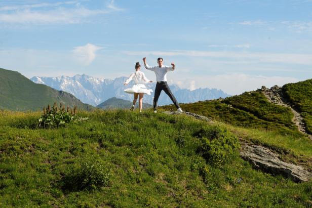 Tanz:Fest Gastein, Bad Hofgastein Ein Tanzpaar in der Gasteiner Bergwelt im Sommer.