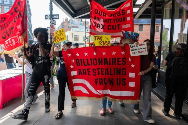 US-PROTESTORS-RALLY-AT-TESLA-DEALERSHIP-IN-MANHATTAN