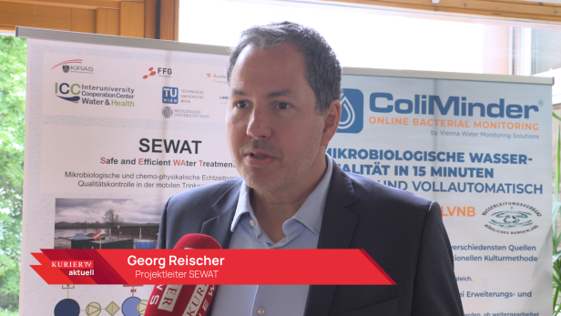 Ein Mann wird interviewt