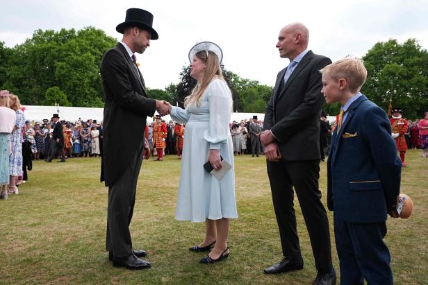 Prinz William begrüßte die Familie von Liz Hatton Prinz William begrüßte die Familie von Liz Hatton