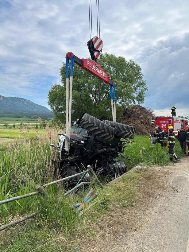 Feuerwehr barg den Traktor