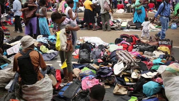 Ein Gebrauchtkleidermarkt in Uganda