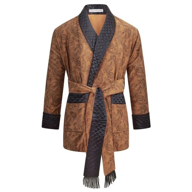 Ein brauner Morgenmantel mit Paisley-Muster und schwarzer Steppseide.
