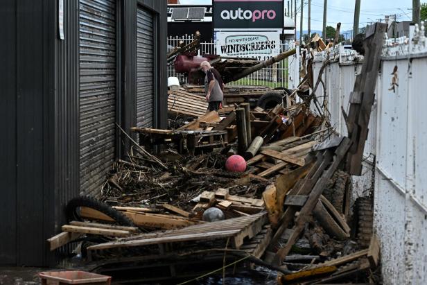 TOPSHOT-AUSTRALIA-WEATHER-FLOODS