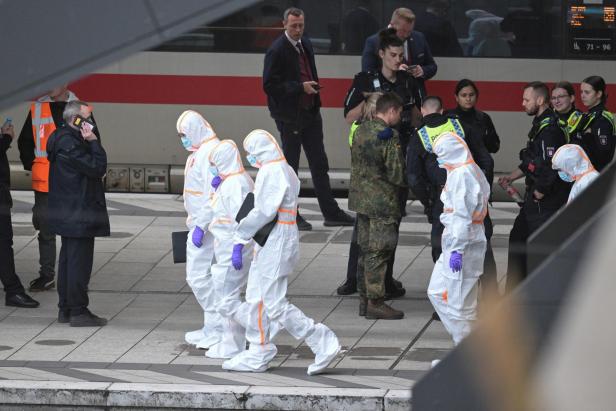 Nachwirkungen eines Messerangriffs am Hamburger Hauptbahnhof.