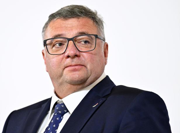 PK INNENMINISTERIUM "VERFASSUNGSSCHUTZBERICHT 2024": LEICHTFRIED "Demokratiegefährdend": Kommt ein Social Media-Schutzalter?