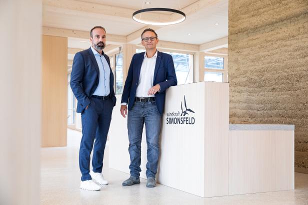 Die Vorstände von Windkraft Simonsfeld: Technikvorstand Markus Winter (li.) und Finanzvorstand Alexander Hochauer (re.).