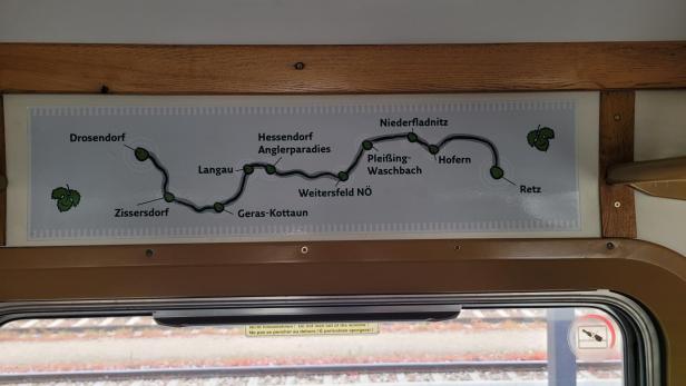 Die Abbildung einer Zugfahrtstrecke mit verschiedenen Haltestellen.