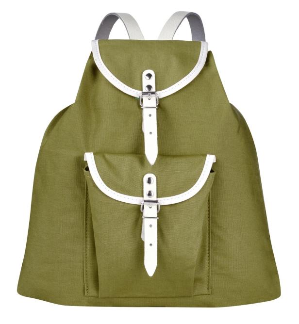 Ein olivgrüner Rucksack mit weißen Akzenten und Schnallen.