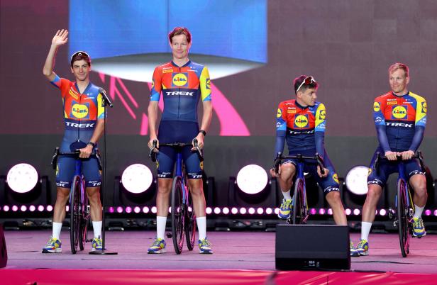 Giro d'Italia cycling tour - Teams Presentation