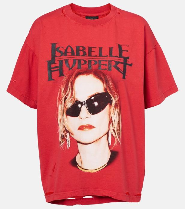 Ein rotes T-Shirt mit einem Aufdruck von Isabelle Huppert mit Sonnenbrille.