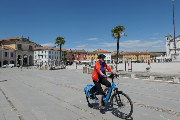Radfahrerin in Palmanova