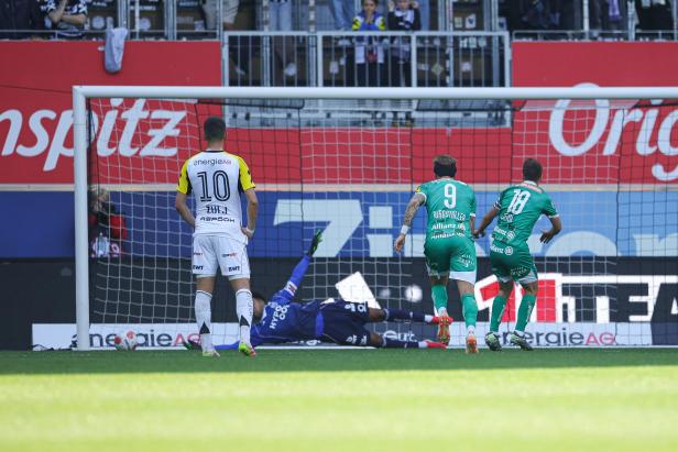 Der Ausgleich zum 1:1 für Rapid durch Seidl nach einem Elfmeter.