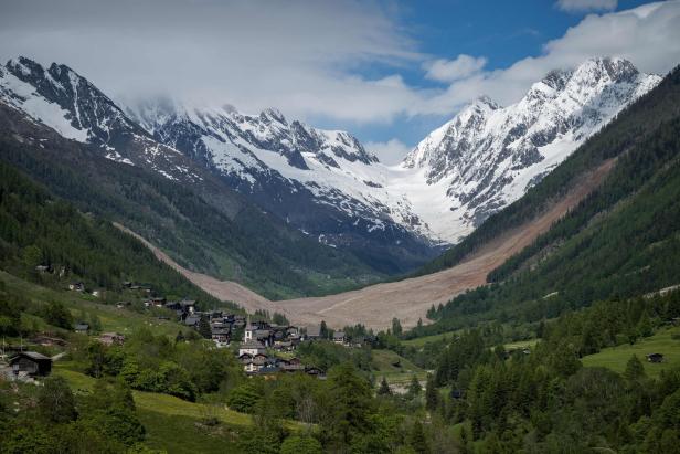 SWITZERLAND-ENVIRONMENT-GLACIERS-MOUNTAINS-DISASTER-LANDSLIDE