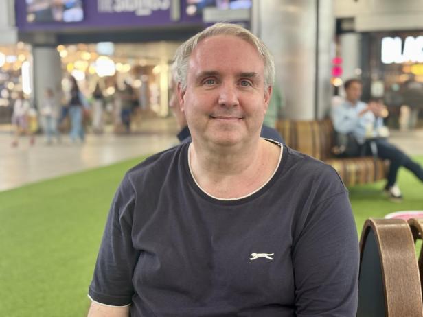 Matt Archibold sitzt in Waterloo.