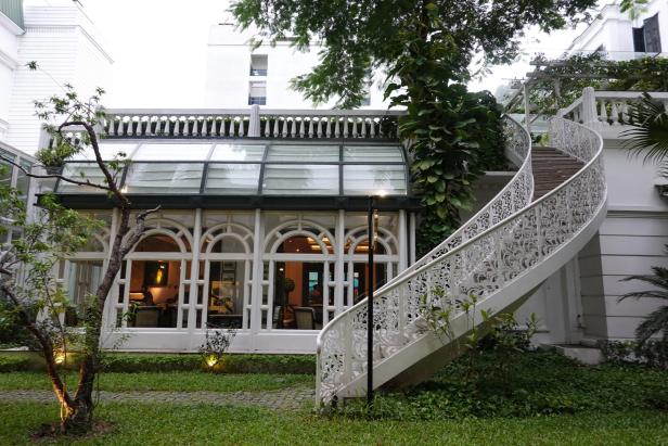 Hanoi, Vietnam - 27. Oktober 2019: Sofitel Legend Metropole Hanoi, ein preisgekröntes Kolonial- und Neo-.